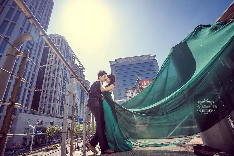 婚紗攝影台北婚紗景點攝影推薦|板橋縣政府(耶誕廣場)+板橋火車站-板橋縣政府(耶誕廣場)板橋火車站拍婚紗