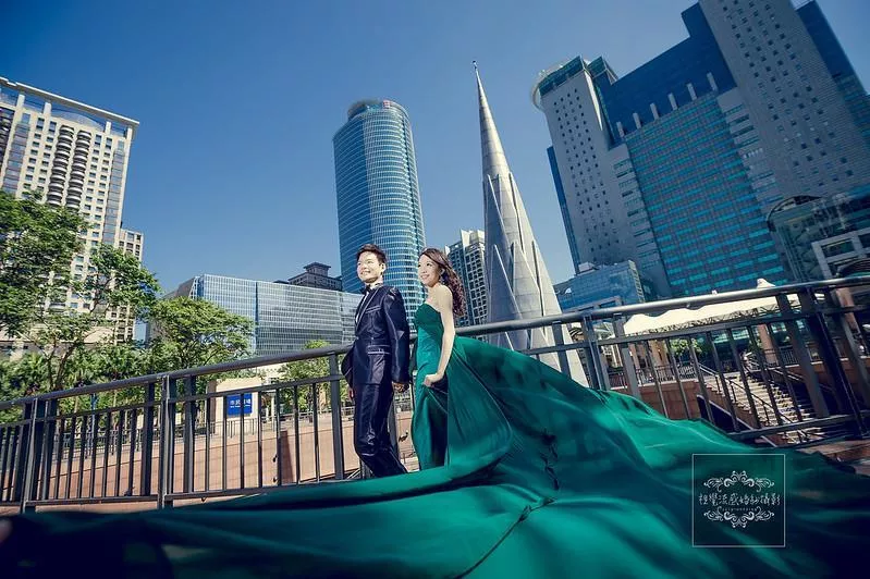婚紗攝影台北婚紗景點攝影推薦|板橋縣政府(耶誕廣場)+板橋火車站-板橋縣政府(耶誕廣場)板橋火車站拍婚紗