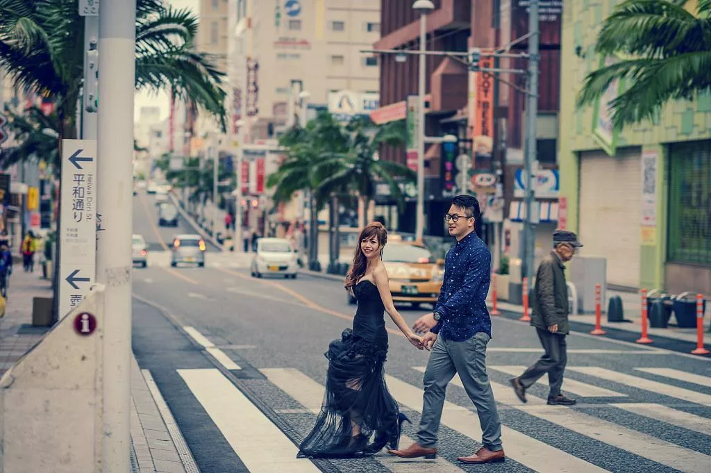 海外婚紗攝影,日本那霸拍婚紗,沖繩國際通街景旅拍,推薦視覺流感攝影-海外婚紗攝影|日本那霸|沖繩國際通街景