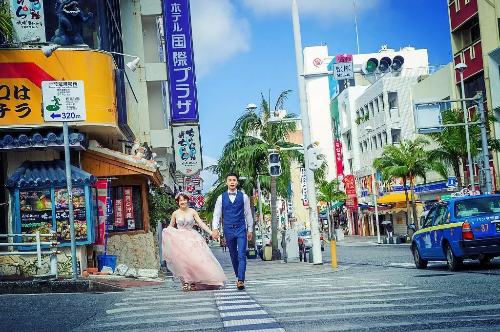 海外婚紗攝影,日本那霸拍婚紗,沖繩國際通街景旅拍,推薦視覺流感攝影-海外婚紗攝影|日本那霸|沖繩國際通街景