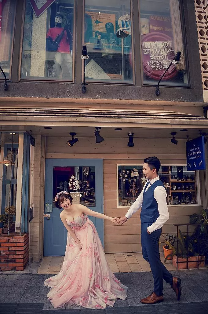 海外婚紗攝影,日本那霸拍婚紗,沖繩國際通街景旅拍,推薦視覺流感攝影-海外婚紗攝影|日本那霸|沖繩國際通街景