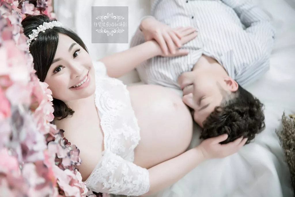 孕婦藝術照雙人寫真|巷子內攝影棚租借|超溫馨畫面-孕婦藝術照雙人寫真|巷子內攝影棚租借|超溫馨畫面