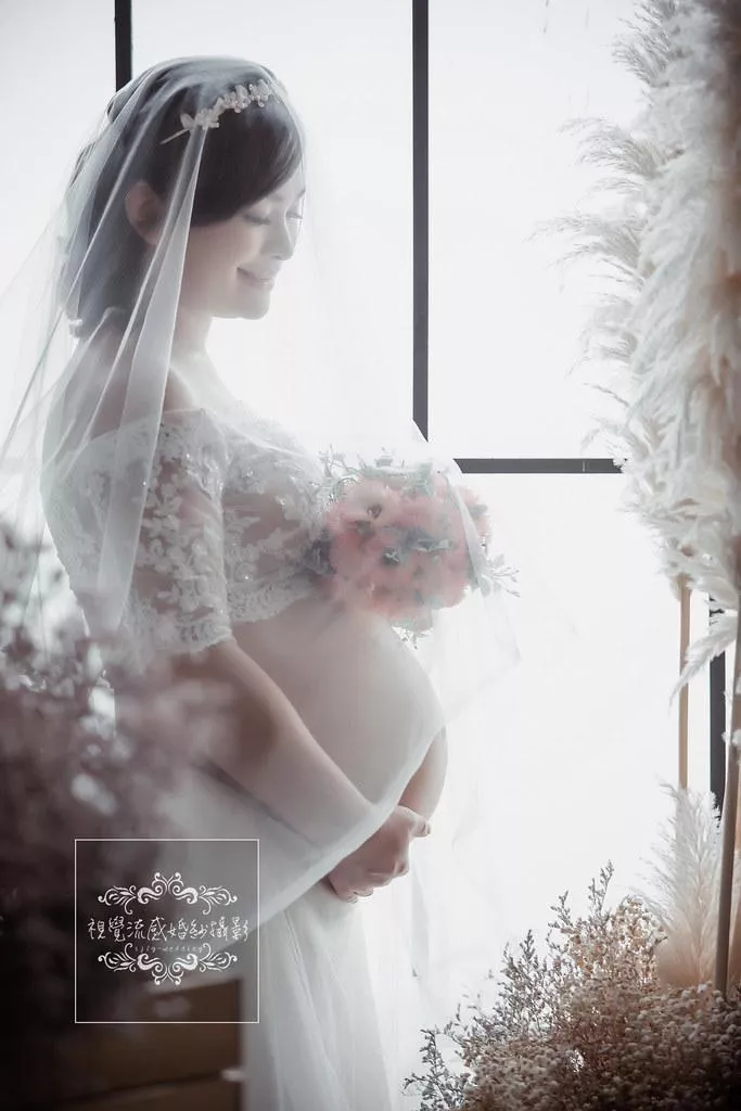 孕婦藝術照雙人寫真|巷子內攝影棚租借|超溫馨畫面-孕婦藝術照雙人寫真|巷子內攝影棚租借|超溫馨畫面