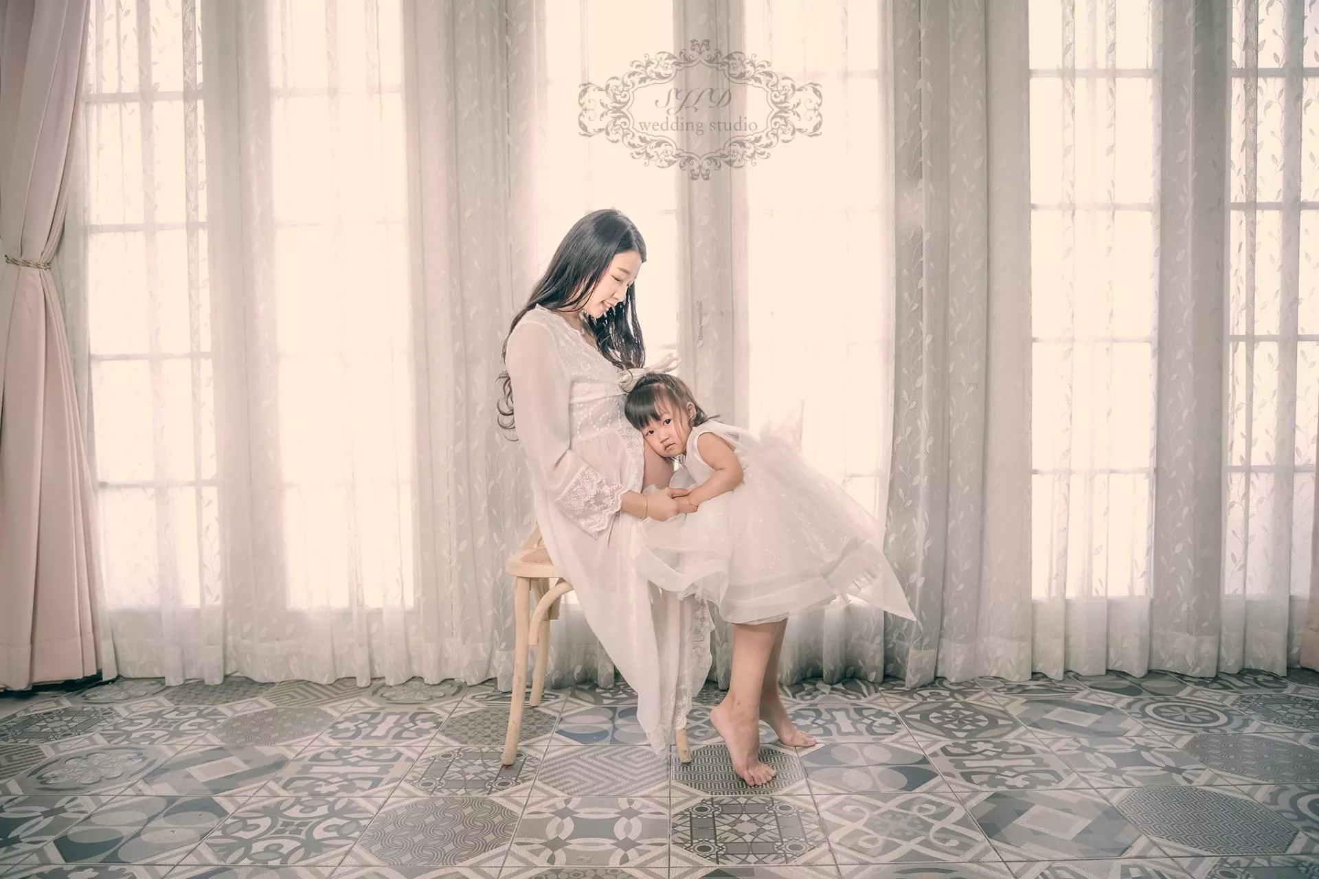 視覺流感婚紗攝影-親子寫真-孕婦照(13)-孕婦藝術照親子寫真|巷子內攝影棚新北景點