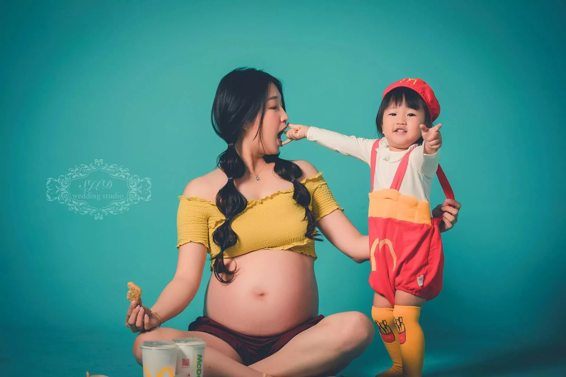 視覺流感婚紗攝影-親子寫真-孕婦照(36)-孕婦藝術照親子寫真|巷子內攝影棚新北景點