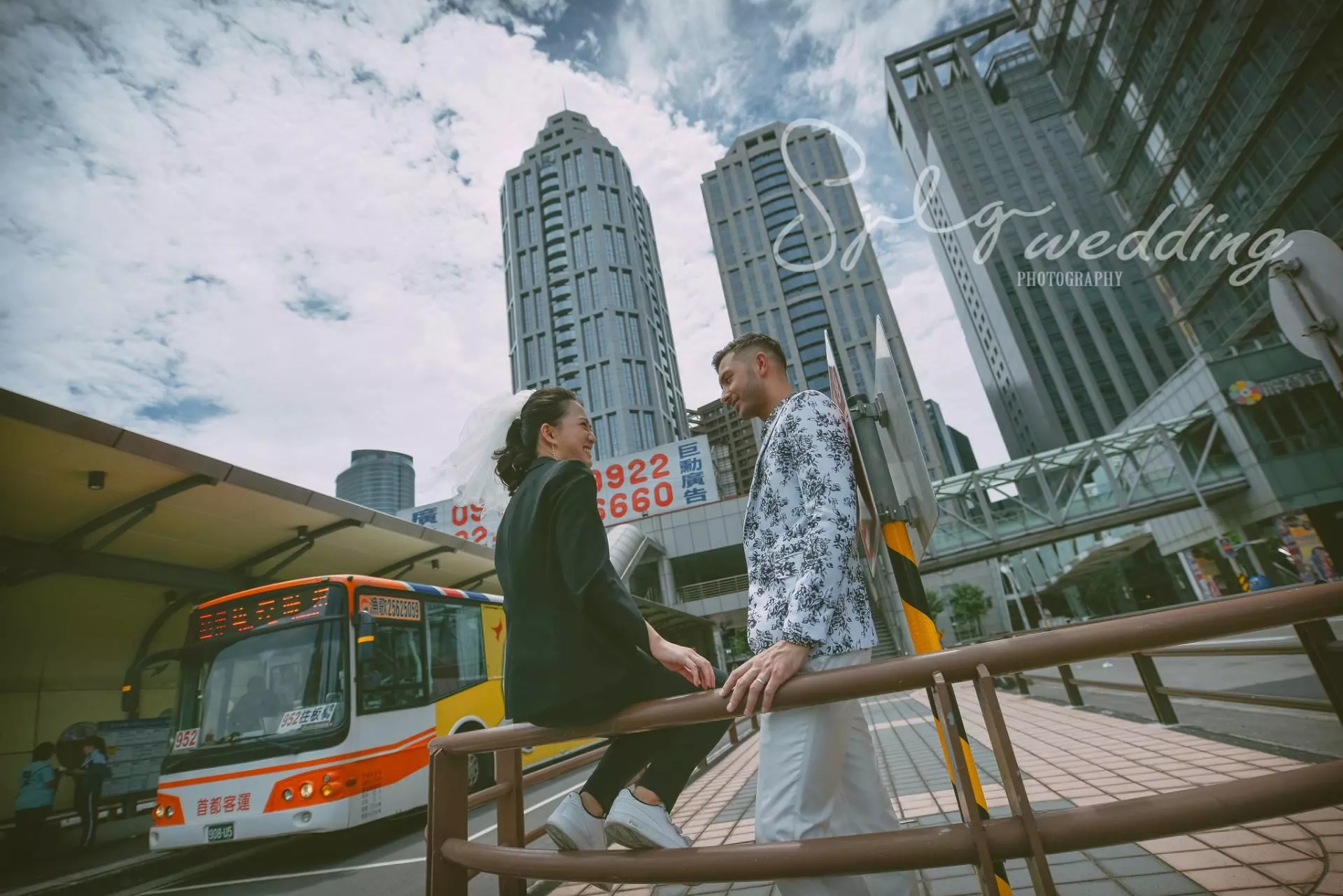 板橋拍婚紗,中和推薦婚紗攝影,板橋車站攝影,美式婚紗,推薦視覺流感-婚紗攝影台北|美式輕婚紗|個性街景潮流-巷子內攝影棚