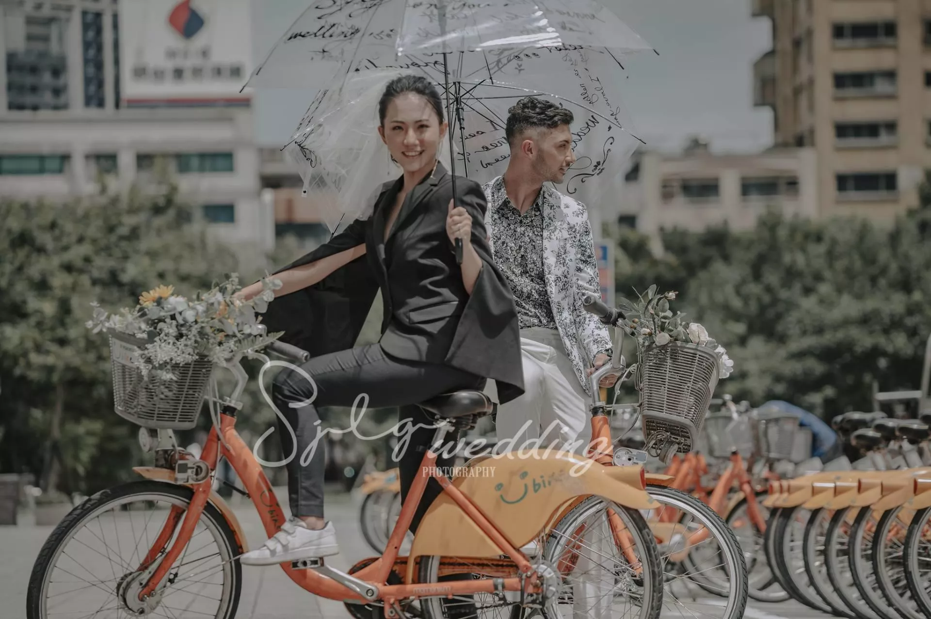 婚紗攝影景點推薦|板橋公車站麗寶百貨廣場|美式街拍-婚紗攝影景點推薦|板橋公車站麗寶百貨廣場|美式街拍