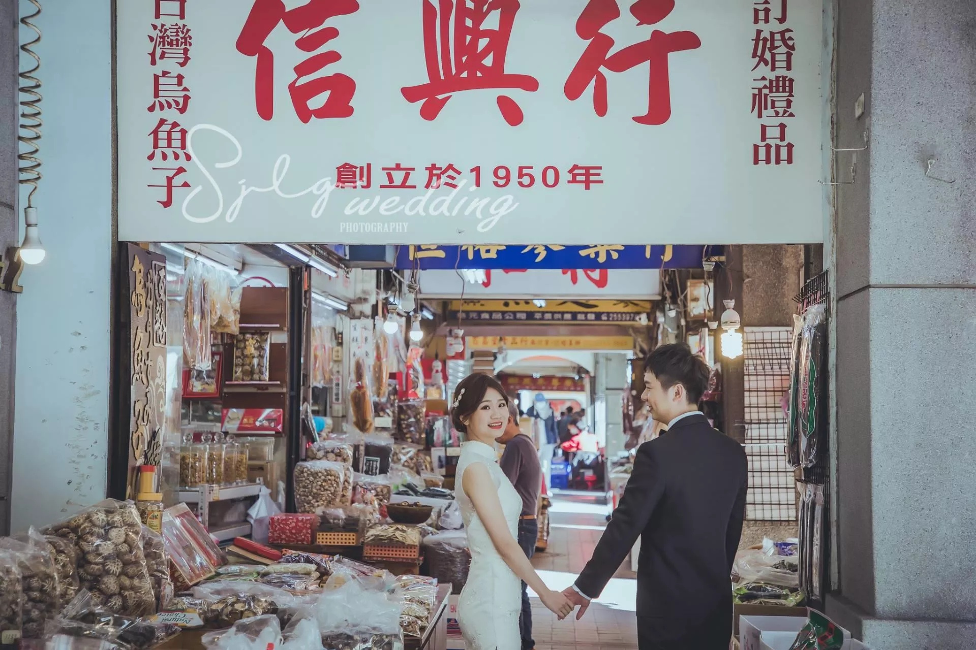 大稻埕迪化街年貨大街婚紗攝影-視覺流感sjlgwedding(36)-台北婚紗攝影|大稻埕|迪化街|年貨大街|視覺流感sjlgwedding