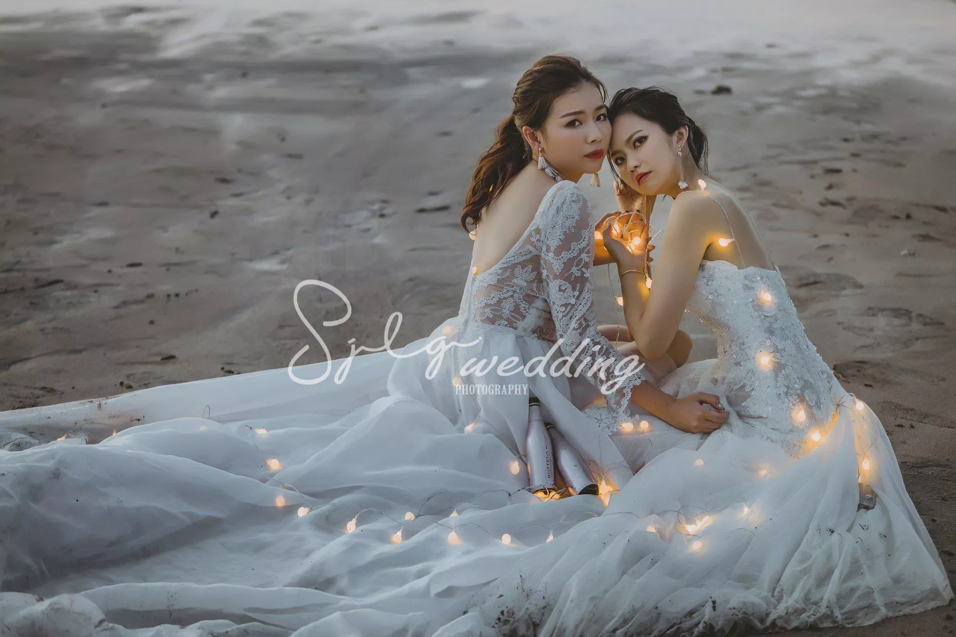 推薦中和視覺流感婚紗,閨蜜寫真婚紗,姊妹照-閨蜜寫真藝術婚紗|台北淡水市區海景拍攝|時尚韓風獨特