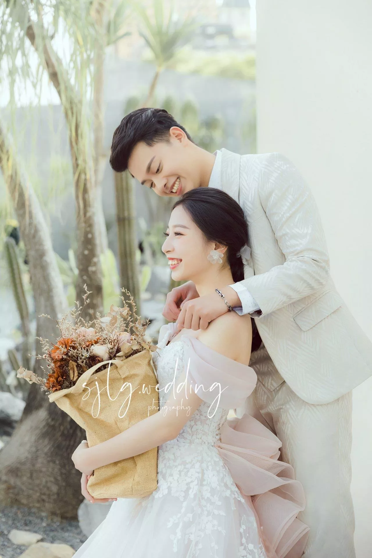 草悟道廣場台中拍婚紗景點旅拍文青風格又甜蜜(7)-#婚紗攝影,#手工禮服租借,#閨蜜寫真婚紗,#個人寫真藝術照,#巷子內攝影棚出租,#海外婚紗,#婚禮紀錄,#新娘秘書,#孕婦照孕婦寫真,#台北婚紗推薦,#板橋婚紗推薦,#中和婚紗推薦,#婚紗照價格,#婚紗包套,#草悟道廣場拍婚紗,#台中婚紗攝影景點