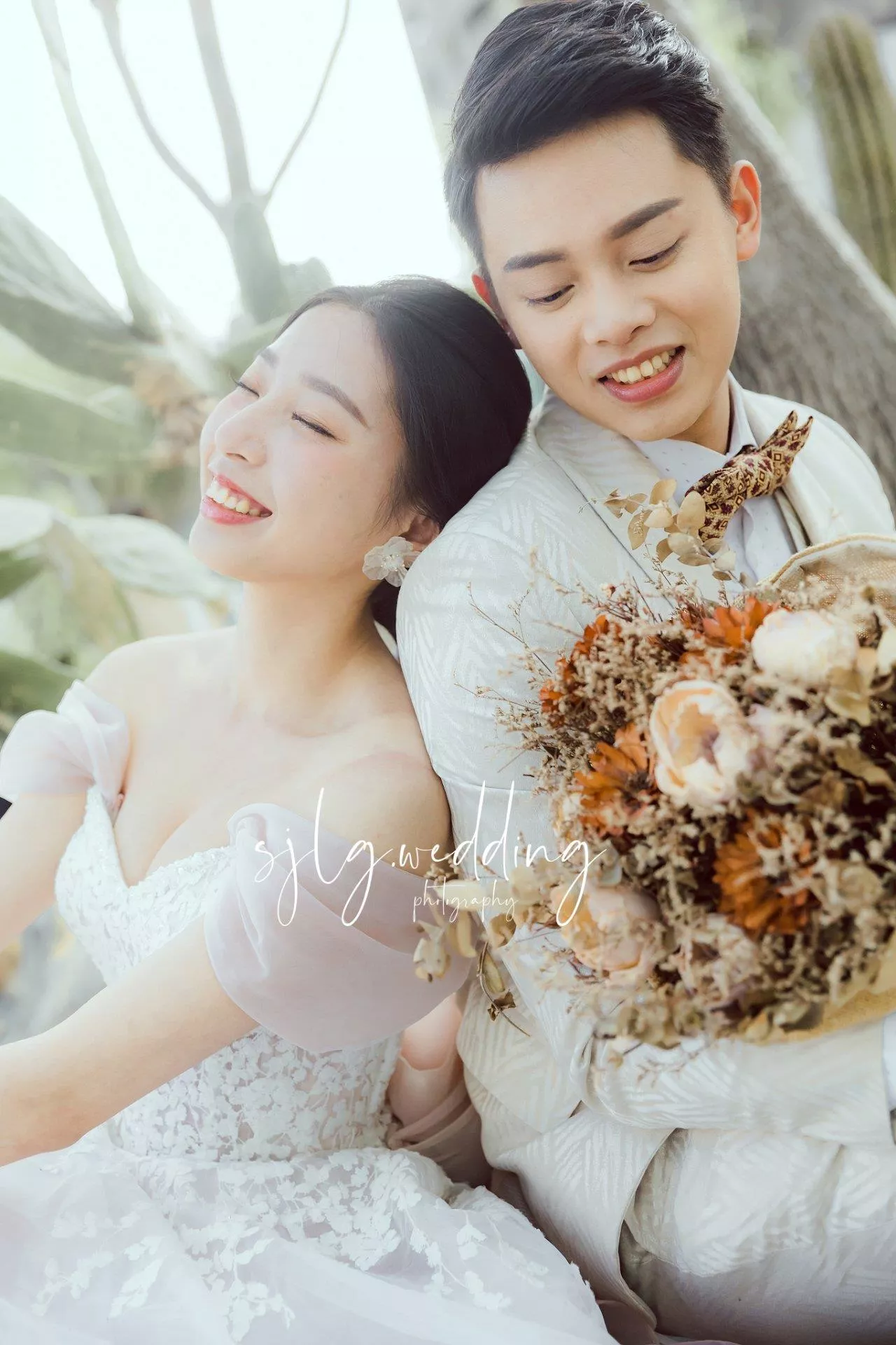 草悟道廣場台中拍婚紗景點旅拍文青風格又甜蜜(4)-#婚紗攝影,#手工禮服租借,#閨蜜寫真婚紗,#個人寫真藝術照,#巷子內攝影棚出租,#海外婚紗,#婚禮紀錄,#新娘秘書,#孕婦照孕婦寫真,#台北婚紗推薦,#板橋婚紗推薦,#中和婚紗推薦,#婚紗照價格,#婚紗包套,#草悟道廣場拍婚紗,#台中婚紗攝影景點